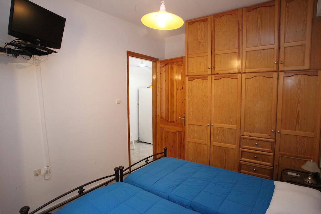 Afroditi Syros Ermoupoli Bilik gambar